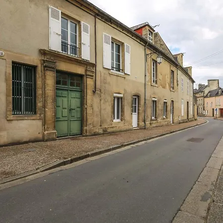 Dom wakacyjny Lovely In With Courtyard & Heating Bayeux