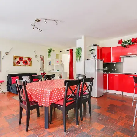 Lovely In With Courtyard & Heating Dom wakacyjny