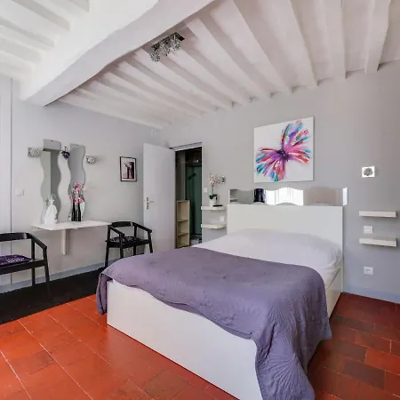Dom wakacyjny Lovely In With Courtyard & Heating Bayeux