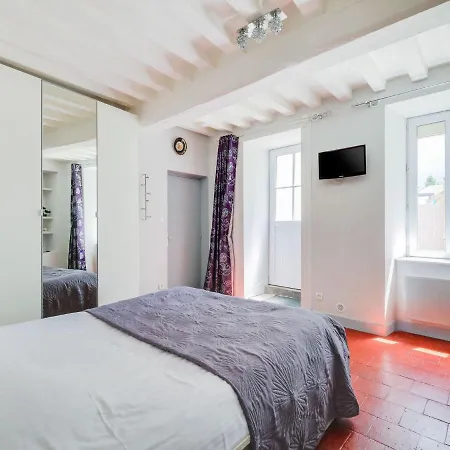 Dom wakacyjny Lovely In With Courtyard & Heating Bayeux