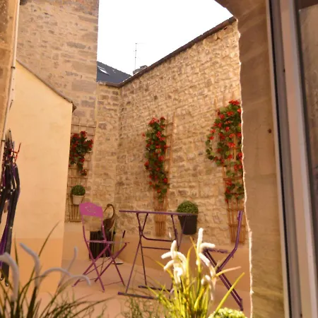 Lovely In With Courtyard & Heating Dom wakacyjny Bayeux